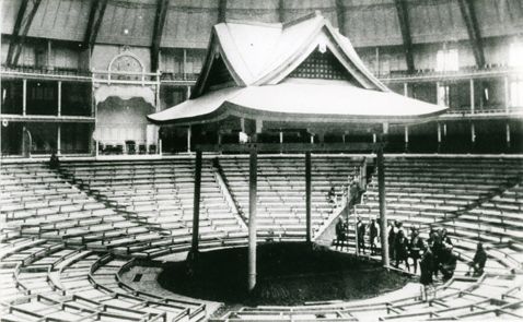 File:Kokugikan-dohyo-1909.jpg