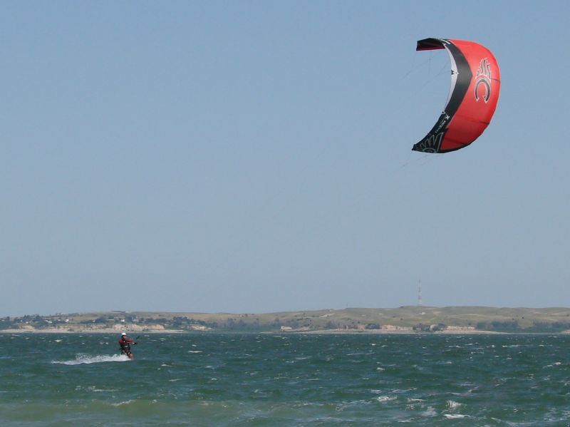 File:Lake McConaughy Kite Surfing (800485270).jpg