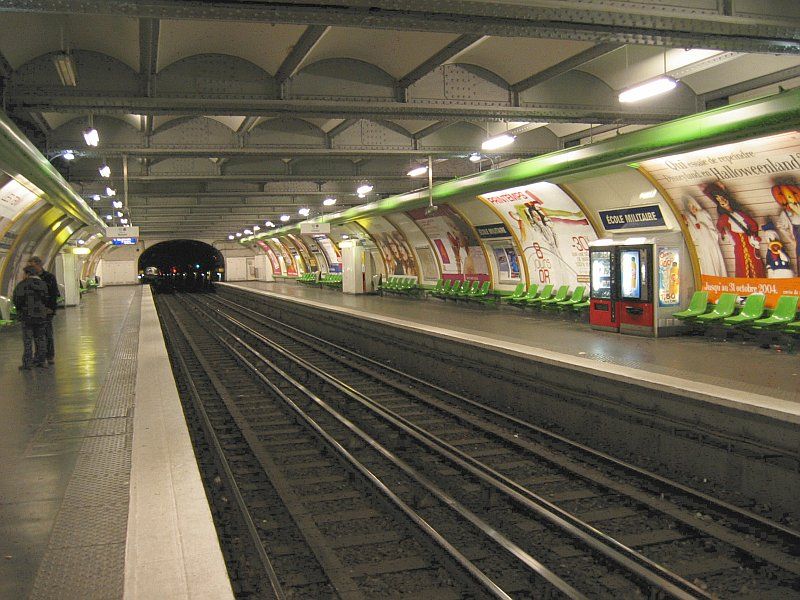 File:Paris Metro Ecole Militaire.jpg