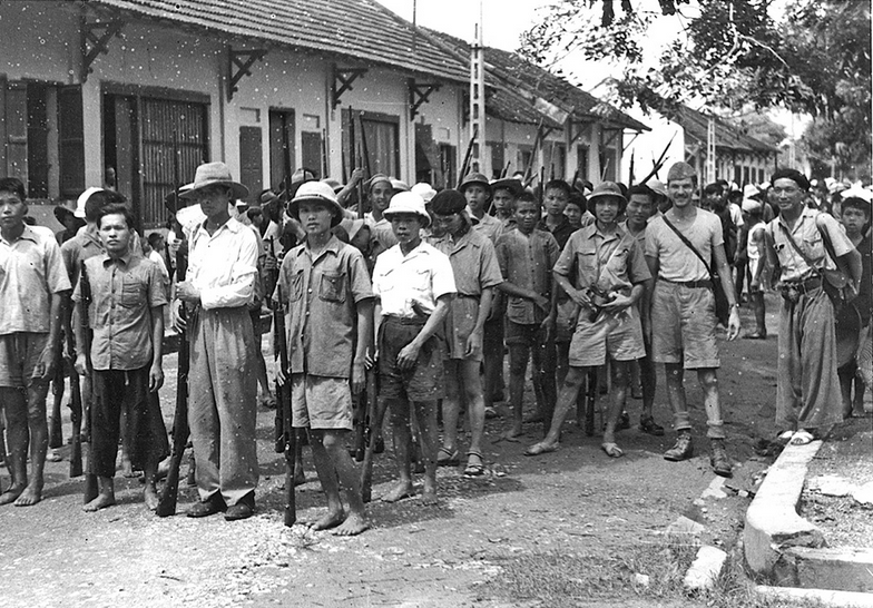 File:1945 Aug Alison Thomas Vietminh to Hanoi.png