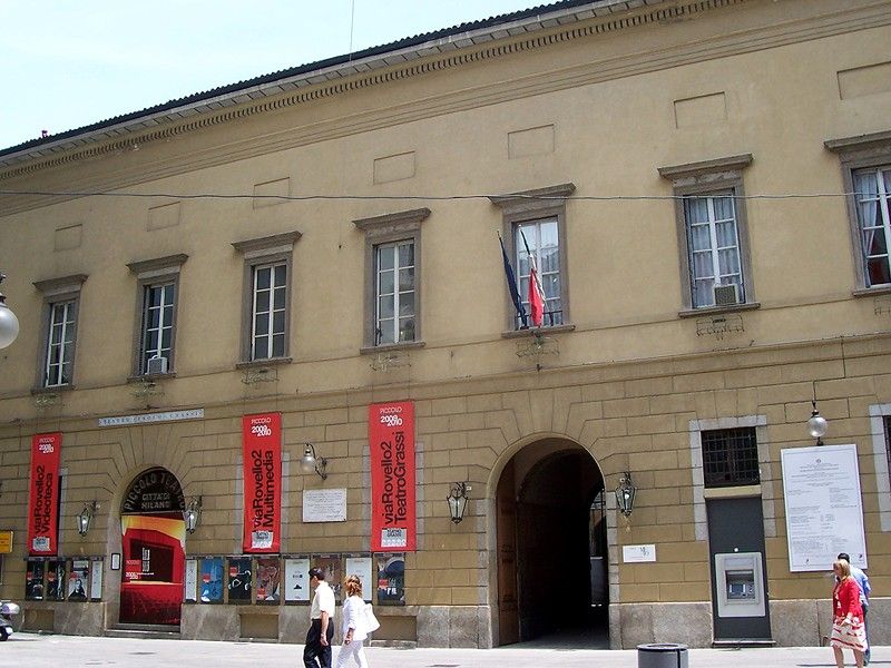 File:4980MilanoTeatroGrassi.jpg