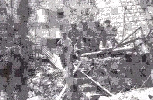 File:Crew of the casemate of Pont Saint-Louis.jpg