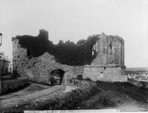 File:Eastgate tower, St Davids NLW3361299.jpg