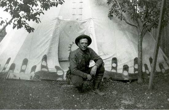 File:Linderman at Thunder Lodge.jpg