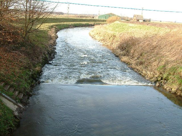 File:River Douglas - geograph.org.uk - 125772.jpg