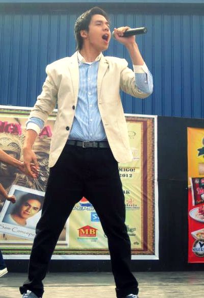 File:Sam Concepcion at Dinagyang Festival, 2012.jpg