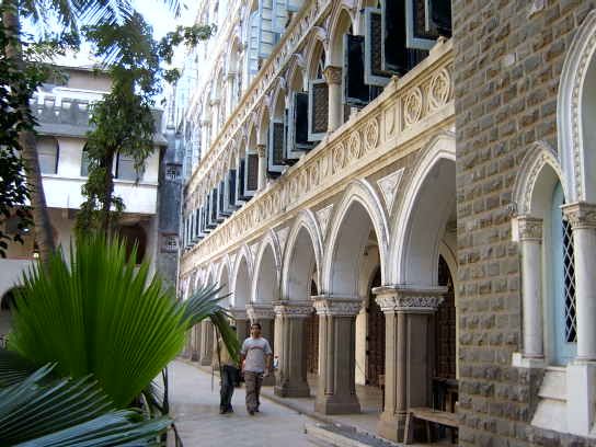 File:Second Quadrant Arches, St. Xavier's College, Mumbai.JPG