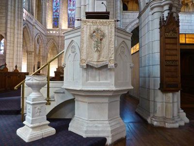 File:St Matthew's in the City pulpit.jpg