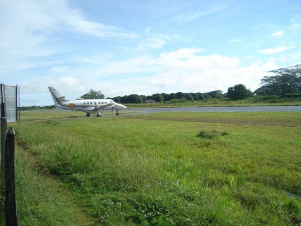 File:Aeropuerto de Caucasia.jpg