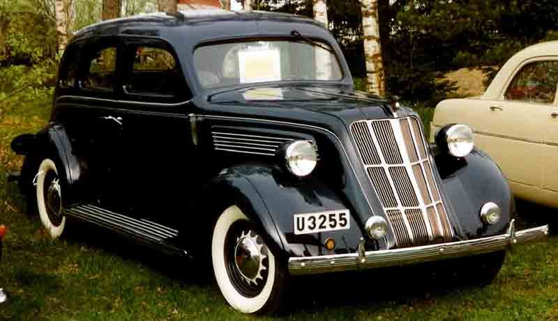 File:Nash 4-Door Sedan 3.jpg