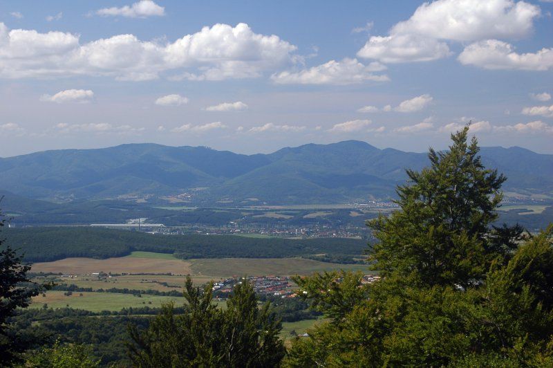 File:Strazovske vrchy from vtacnik.jpg