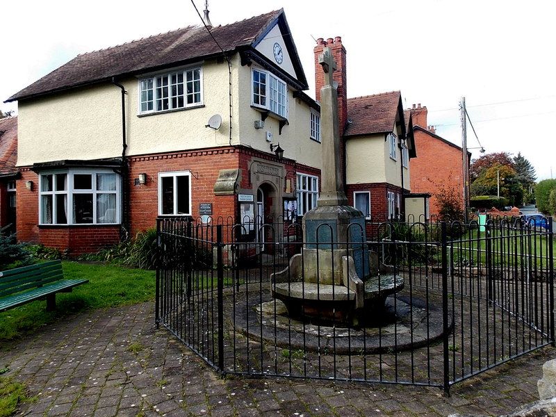 File:War Memorial, Weston Rhyn.jpg