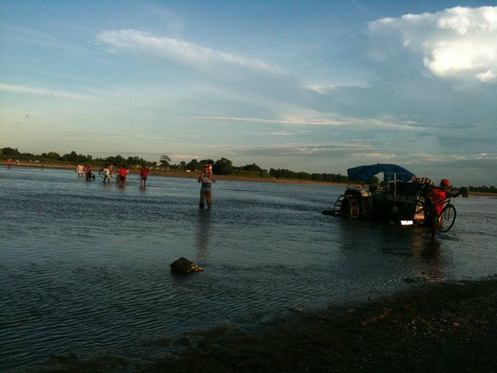 File:Crossing Mechi River.jpg