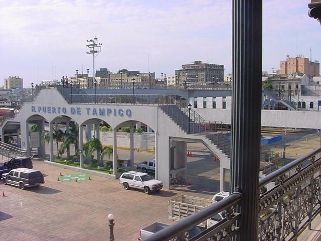 File:Entrada al Puerto de Tampico México.JPG