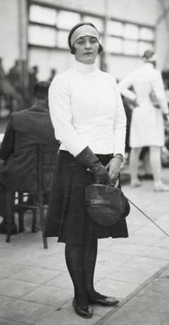 File:Muriel Freeman 1928.jpg