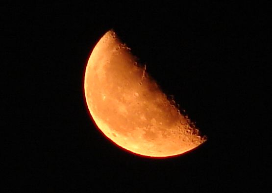 File:Red Moon 04.jpg