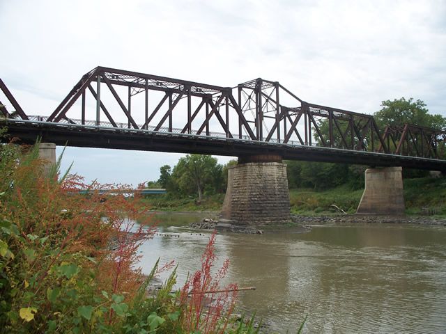 File:CN Railway bridge at Emerson, Manitoba.jpg