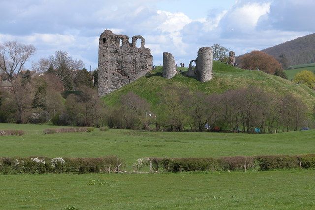 File:Clun Castle 02.jpg