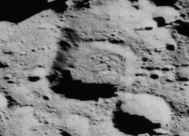 File:Hogg crater AS16-M-3021 ASU.jpg