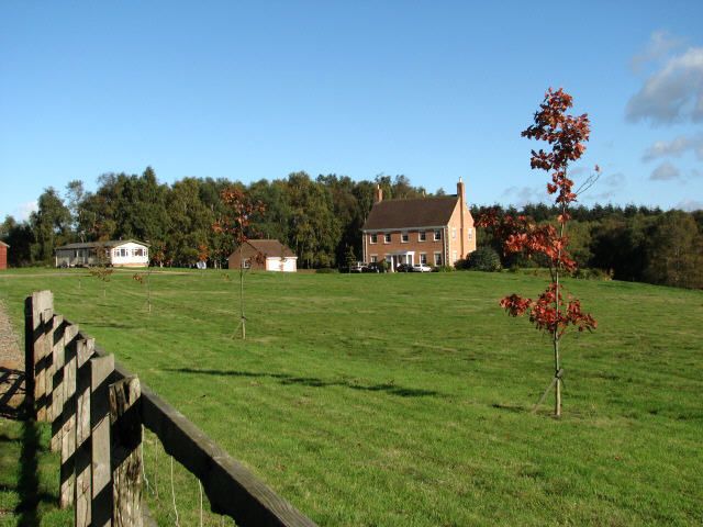 File:Honingham Park - geograph.org.uk - 586504.jpg