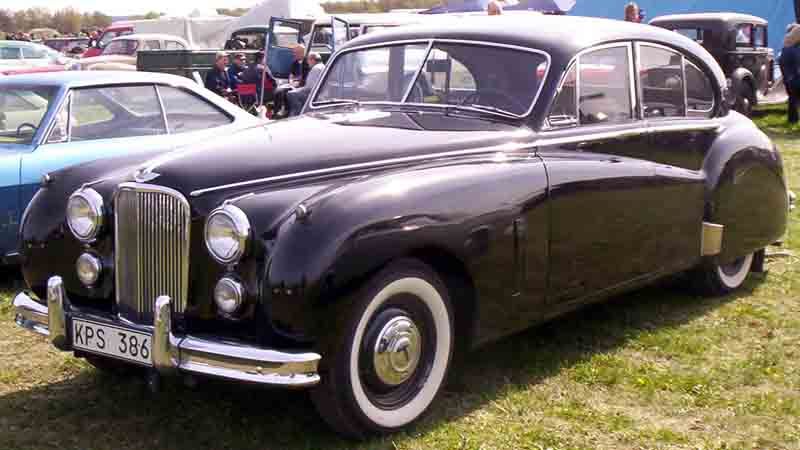 File:Jaguar Mark VII Saloon 1954.jpg