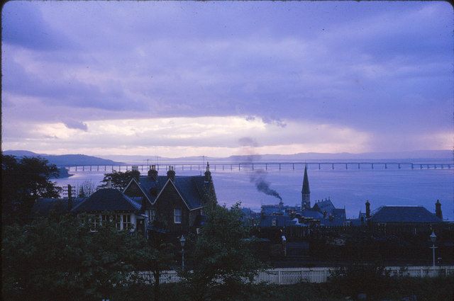 File:Newport East Station (geograph 3190285).jpg