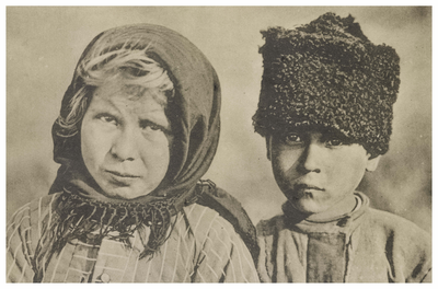 File:Russian peasant children - 1916.png