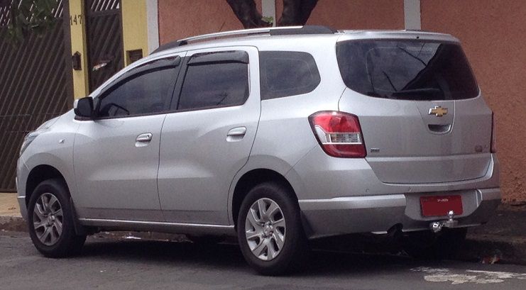 File:Silver chevrolet spin.JPG