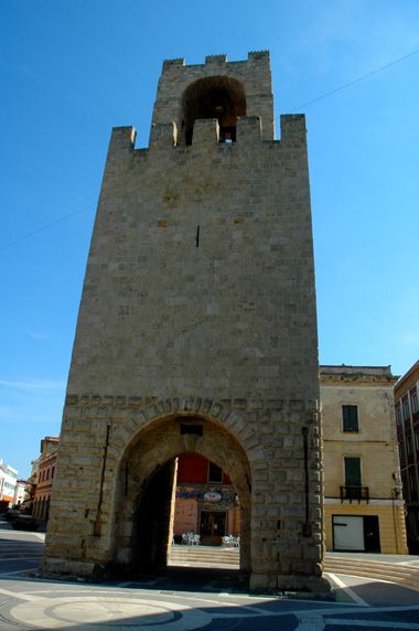 File:Tower in Oristano.jpg