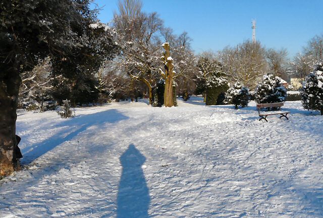 File:Vernon Park - geograph.org.uk - 1652988.jpg