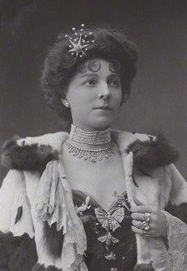 File:Vesta Tilley in 1900s.jpg