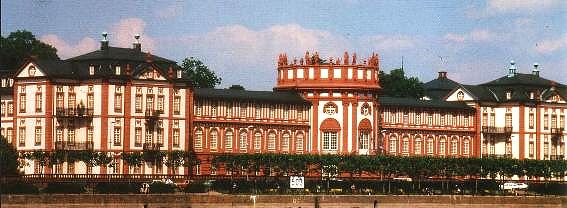 File:Wiesbaden Castle.jpg