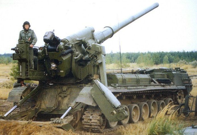 File:2S7 Pion self-propelled gun in Polish service.jpg