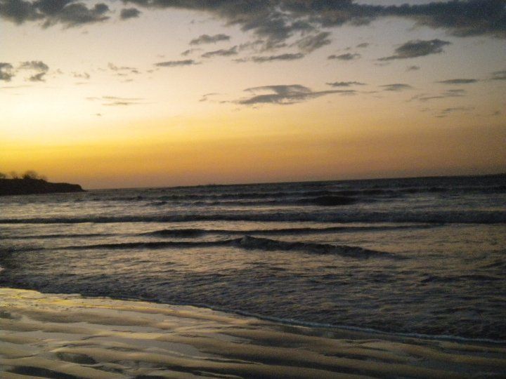 File:Beach Tamarindo, Costa Rica.jpg