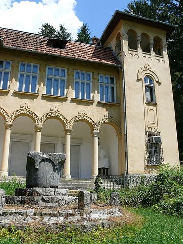 File:Ciucea castle, Cluj County, Romania.jpg