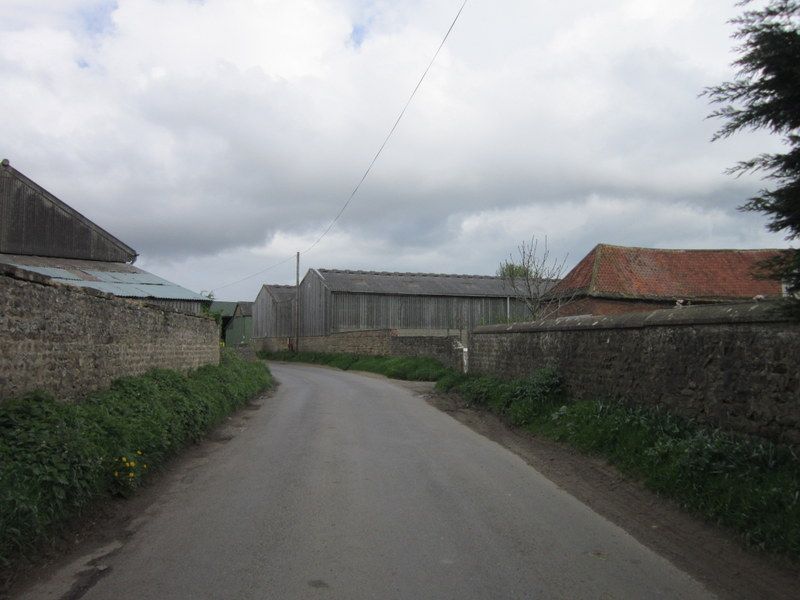 File:Farm building at Nunwick (geograph 2938714).jpg