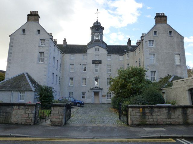 File:King James VI Hospital (geograph 3726022).jpg