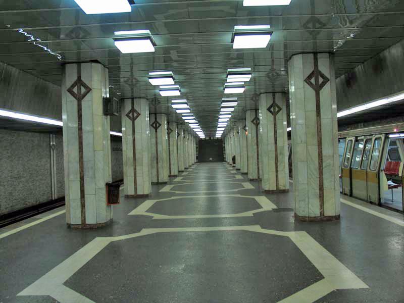 File:Metrou-Preciziei-Bucuresti.jpg