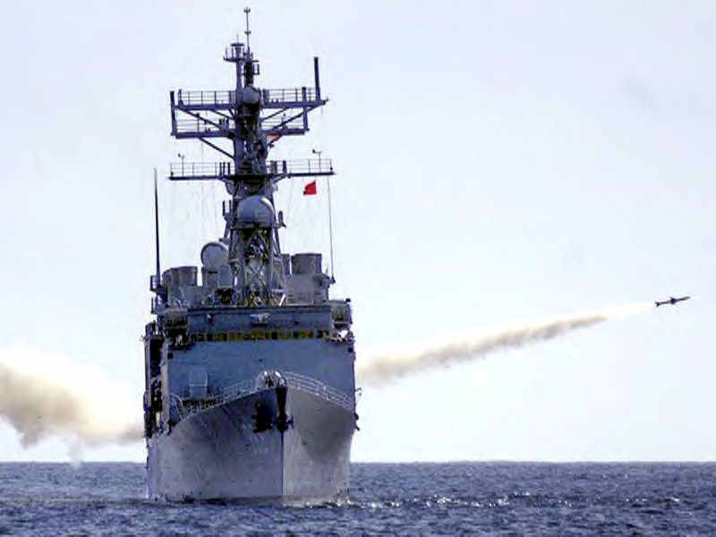 File:USS Hewitt (DD-966) fires Sea Sparrow.jpg