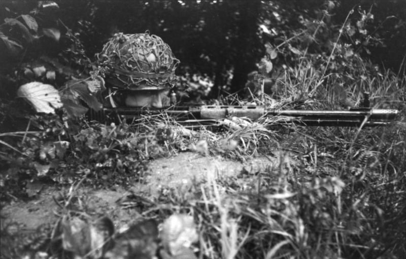 File:Bundesarchiv Bild 101I-720-0344-09, Frankreich, Fallschirmjäger mit Fallschirmjägergewehr.jpg