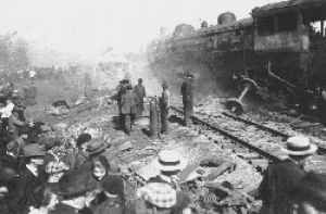 File:Crowd at Hammond Circus Train Wreck.jpg