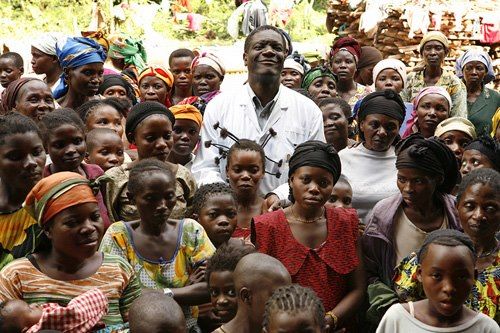 File:Dr. Mukwege with women.jpg