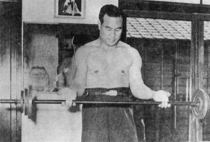 File:Masutatsu Oyama being trained.jpg