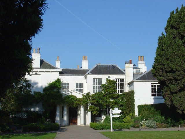 File:Pembroke Lodge, Richmond Park.jpg