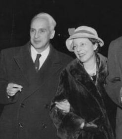 File:Severo Ochoa with wife 1959.jpg