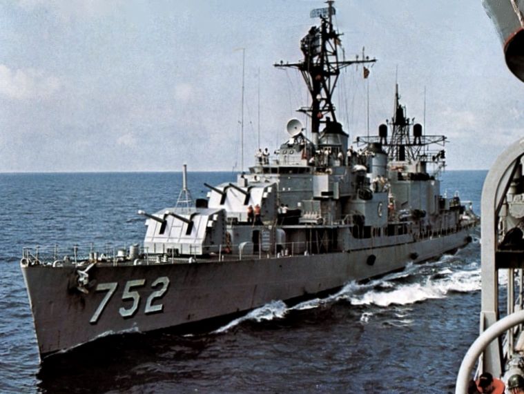 File:USS Alfred A. Cunningham (DD-752) underway c1969.jpg