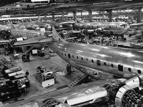 File:Boeing 377 Factory.jpg