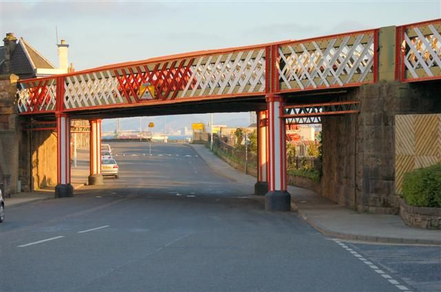 File:Burntisland viaduct - geograph.org.uk - 422407.jpg