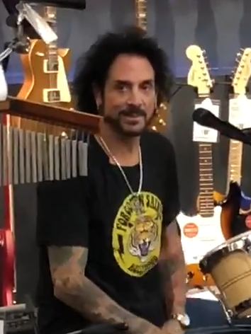 File:Deen Castronovo 2018 (cropped).png