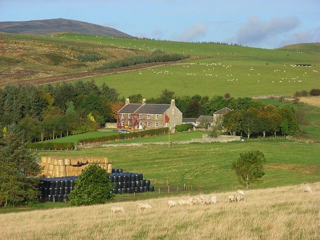 File:Farmhouse, Scrainwood - geograph.org.uk - 591919.jpg